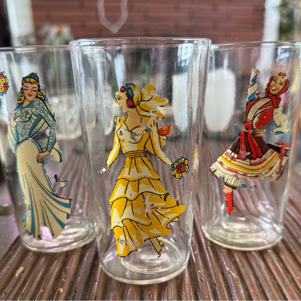 Vintage 1940s Pinup Girl Peek-A-Boo Nude Risque Novelty Cocktail Glasses
